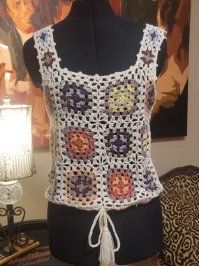 POL White Crochet Tank Top with Multicolor Granny-Square Accents MEDIUM